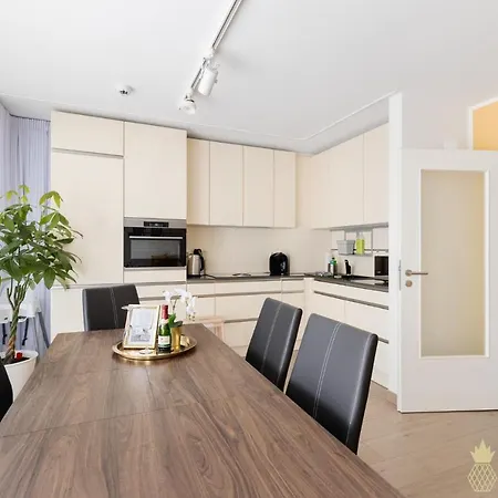 Pineapple - Zwinger Ix - 80qm - 1x Free Parking